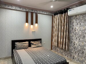 Bedroom in 3 BHK Apartment at Hazratganj – for Rent