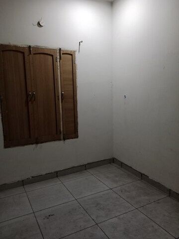 Room in 3 BHK Builder Floor at Tehsil Camp – for Rent