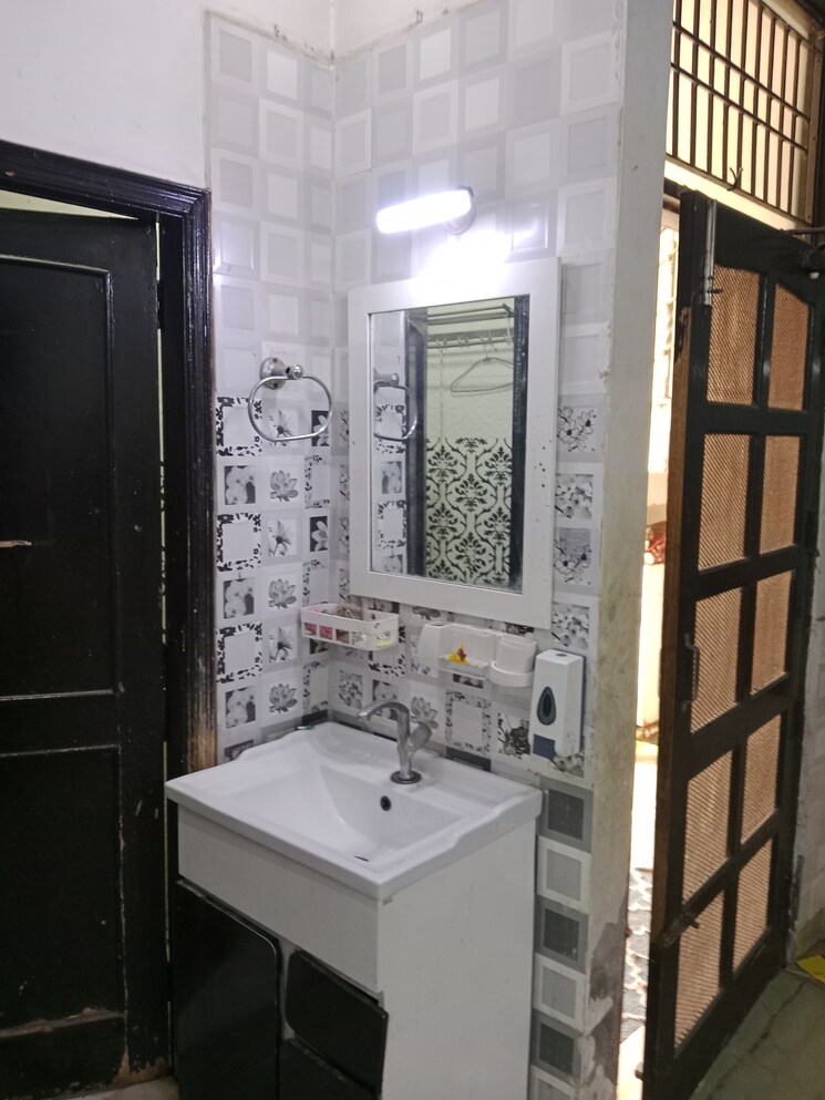 Attached Bathroom, sector 11 2 Bedroom 900 Sq.Ft. Builder Floor In Sector 11 Panipat 9646629