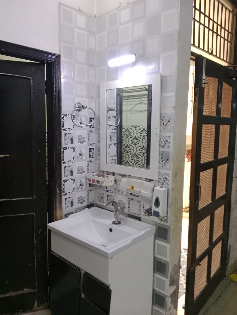 Attached Bathroom, sector 11 2 Bedroom 900 Sq.Ft. Builder Floor In Sector 11 Panipat 9646629