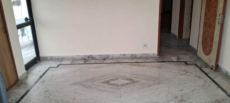 Room, gomti nagar 3 Bedroom 1600 Sq.Ft. Apartment In Gomti Nagar Lucknow 9646636