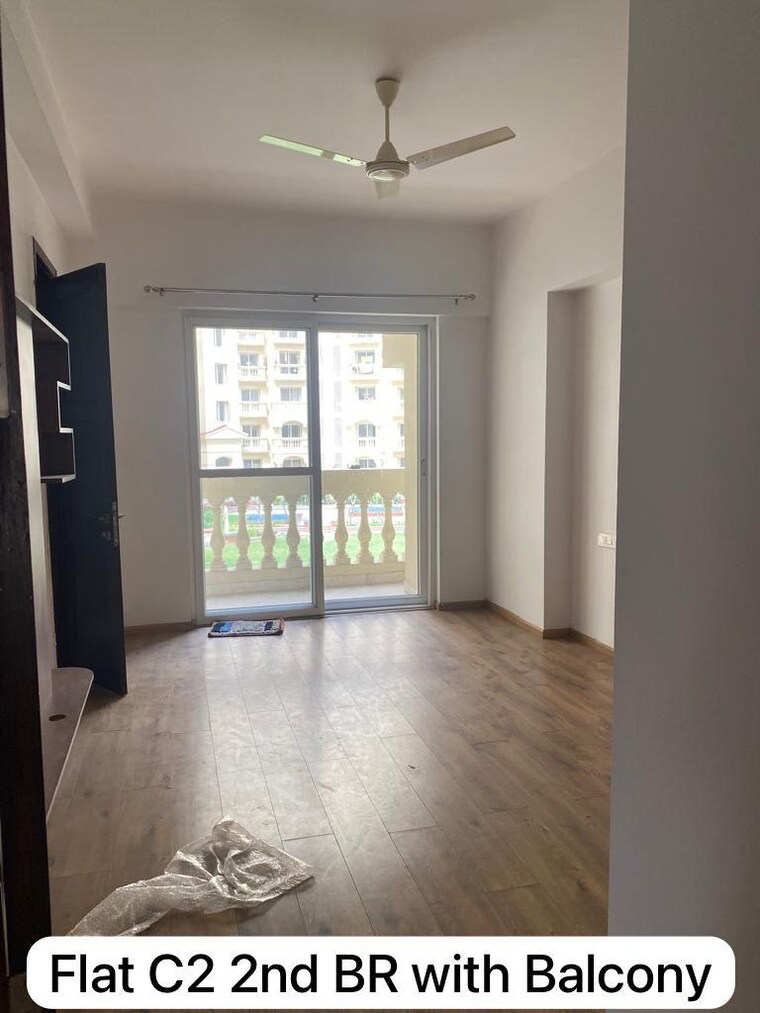 Room, hazratganj 3 Bedroom 1400 Sq.Ft. Apartment In Hazratganj Lucknow 9646649