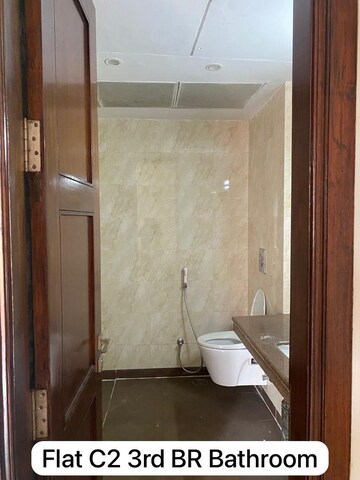 Bathroom in 3 BHK Apartment at Hazratganj – for Rent