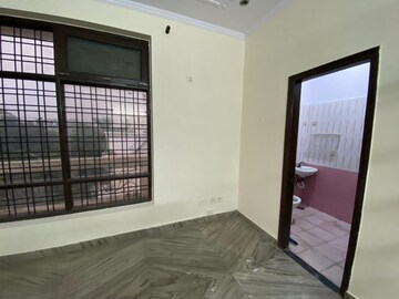Room in 2 BHK Builder Floor at RWA Apartments Sector 20, Sector 20 – for Rent