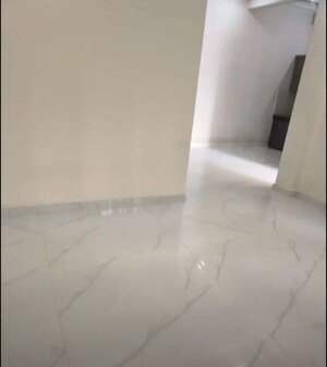 Room in 3 BHK Apartment at Hazratganj – for Rent