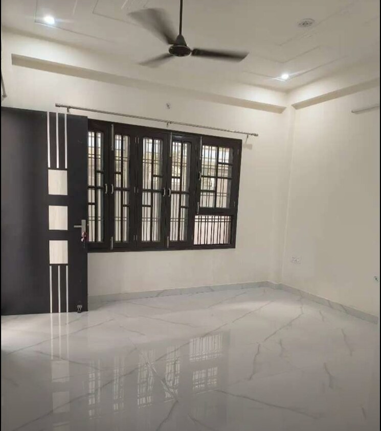 Room, hazratganj 3 Bedroom 1320 Sq.Ft. Apartment In Hazratganj Lucknow 9646678