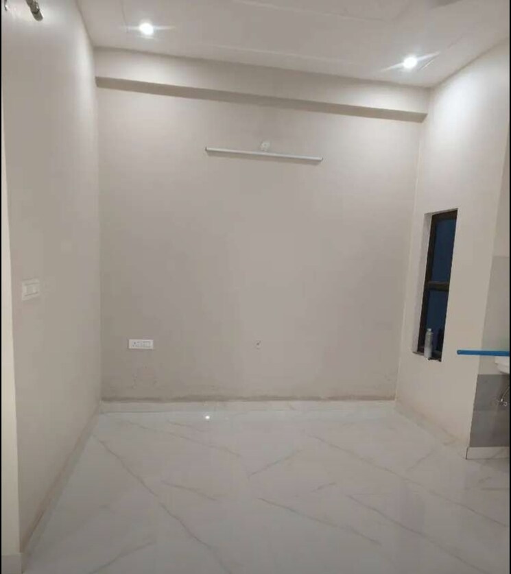 Room, hazratganj 3 Bedroom 1320 Sq.Ft. Apartment In Hazratganj Lucknow 9646678