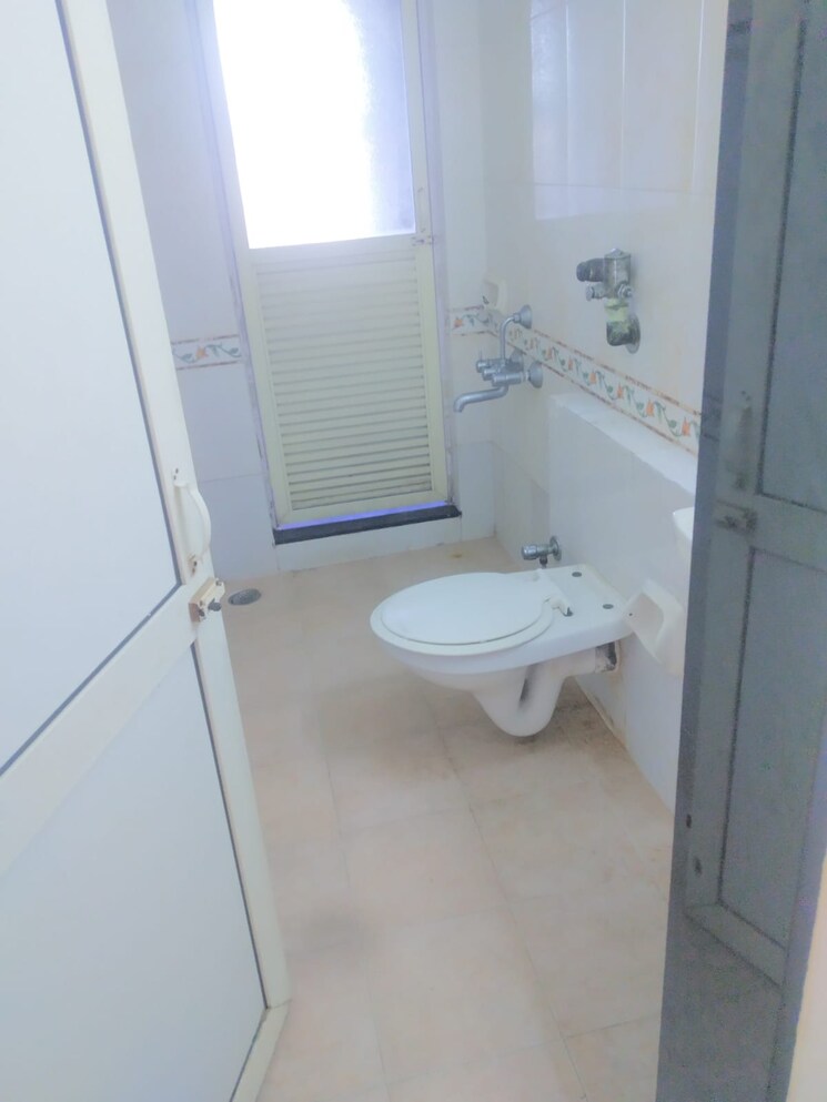 Bathroom, k-raheja-palm-spring 2 Bedroom 995 Sq.Ft. Apartment In Malad West Mumbai 9646680