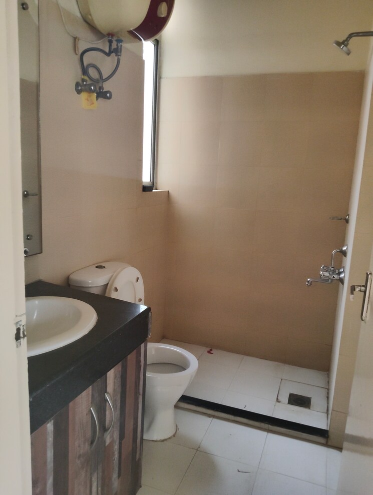 Bathroom, pioneer-park-phase-1 2 Bedroom 1200 Sq.Ft. Apartment In Sector 61 Gurgaon 9646682