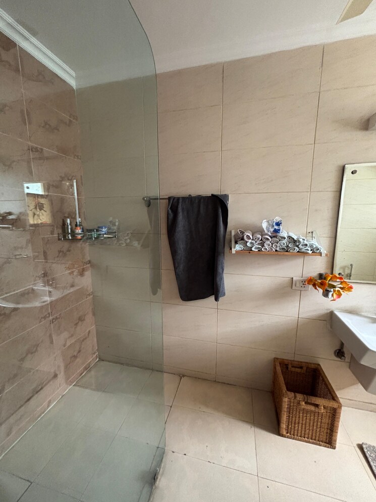 Bathroom, anand lok 3 Bedroom 400 Sq.Yd. Builder Floor In Anand Lok Delhi 9646685