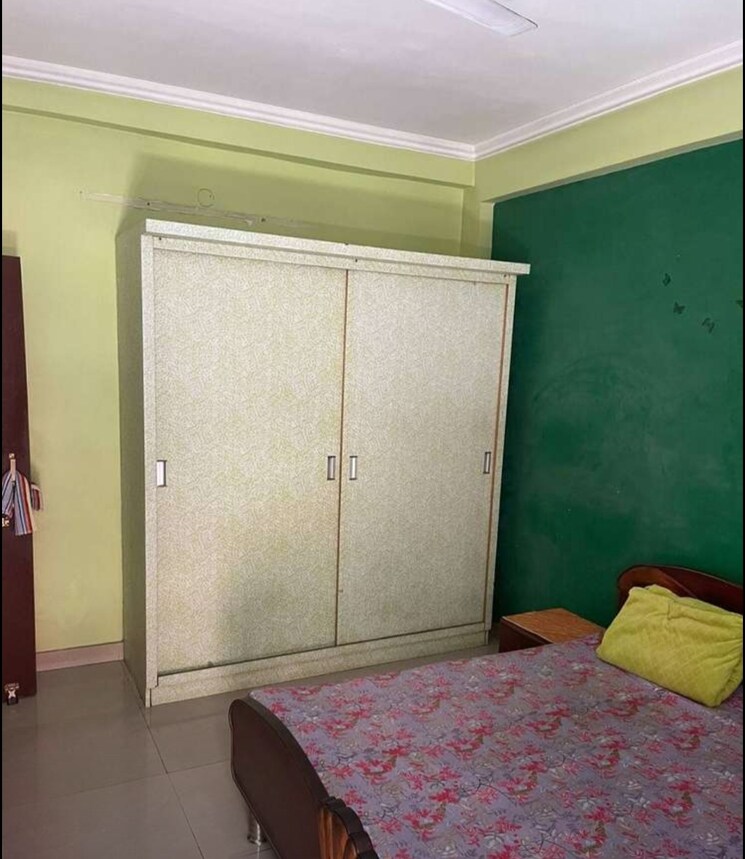 Room, hazratganj 3 Bedroom 1365 Sq.Ft. Apartment In Hazratganj Lucknow 9646688