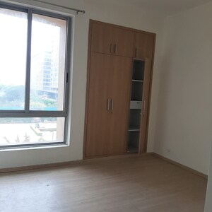 Room in 3.5 BHK Apartment at Pioneer Park Phase 1, Sector 61 – for Rent