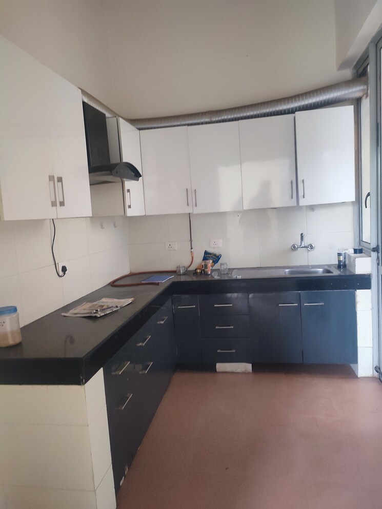 Kitchen, pioneer-park-phase-1 3.5 Bedroom 1975 Sq.Ft. Apartment In Sector 61 Gurgaon 9646704