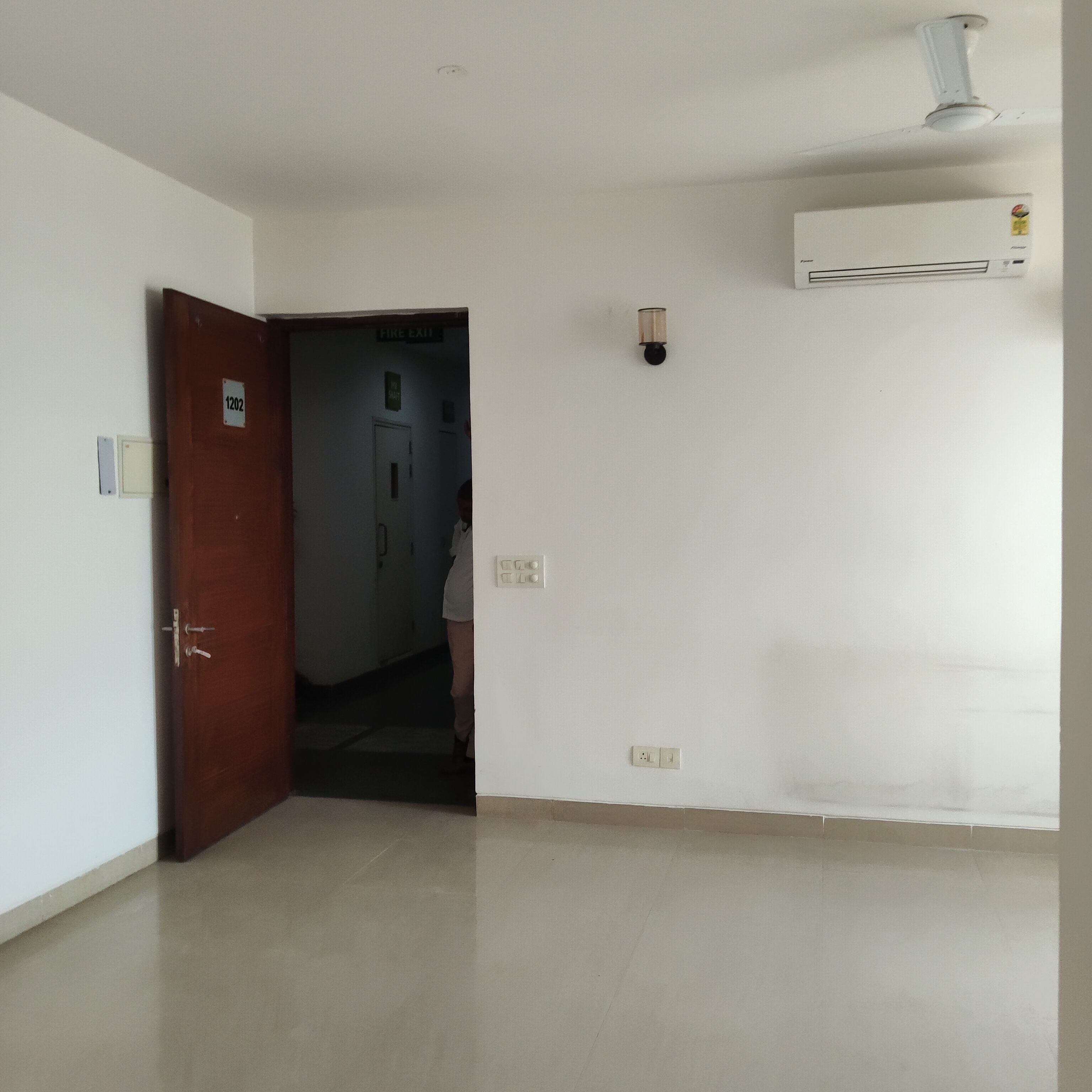 2.5 BHK Apartment For Rent in Emaar Emerald Estate