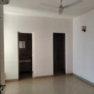 Room in 2.5 BHK Apartment at Emaar Emerald Estate, Sector 65 – for Rent