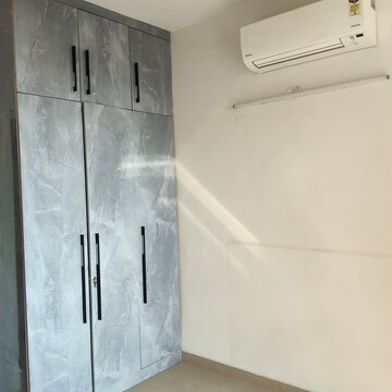 Bathroom in 2.5 BHK Apartment at Emaar Emerald Estate, Sector 65 – for Rent