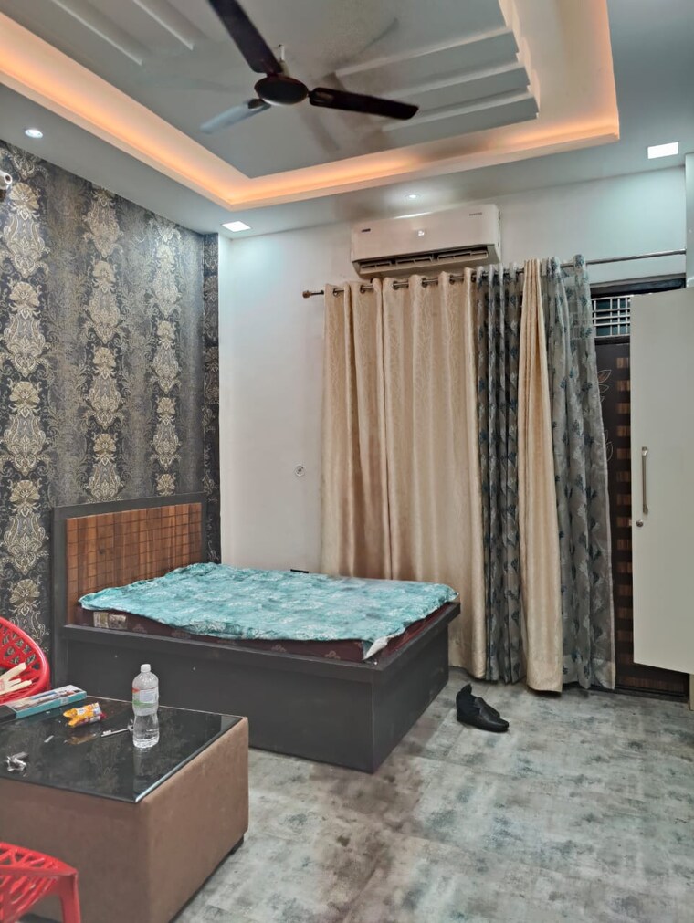 Room, gomti nagar Pg For Boys & Girls In Gomti Nagar 9646714
