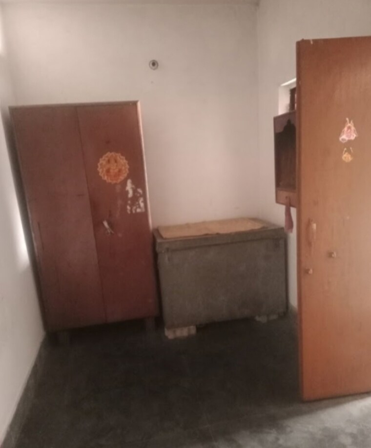 Room, aliganj 1 Bedroom 450 Sq.Ft. Villa In Aliganj Lucknow 9646732