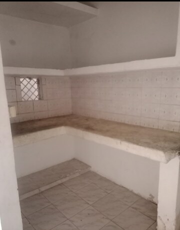 Room in 1 BHK Villa at Aliganj – for Rent