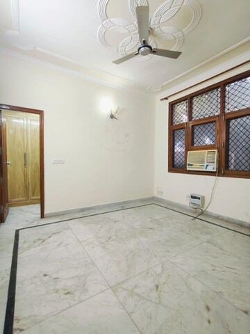 3 BHK Apartment For Rent in Vijay Ratan Vihar, Sector 15