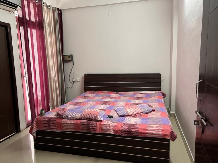 Room, gomti nagar Pg For Boys & Girls In Gomti Nagar 9646753