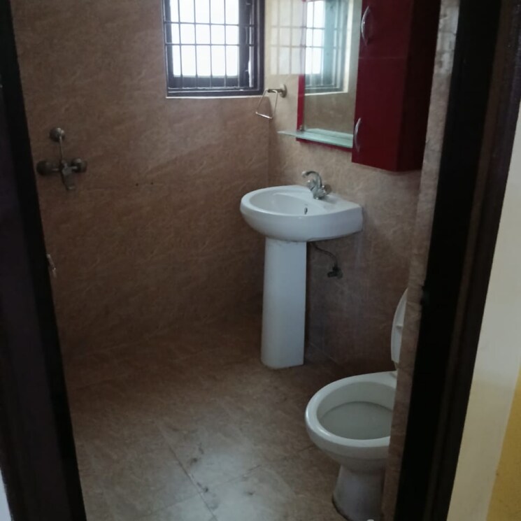 Bathroom, investors-aashiyana 2 Bedroom 1000 Sq.Ft. Builder Floor In Sector 70 Noida 9646799