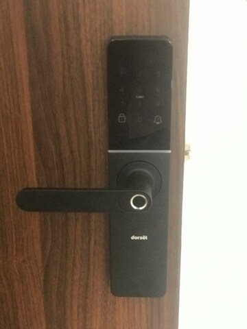 Furnished Amenities in 2 BHK Apartment at Vaishnodevi Circle – for Rent