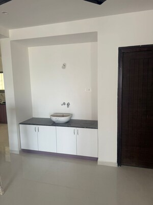 Room in 3 BHK Apartment at Frontline Seven, Kokapet – for Rent