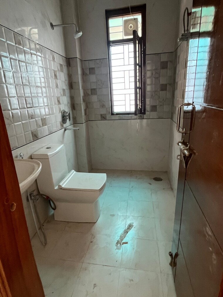 Bathroom, gomti nagar Pg For Boys & Girls In Gomti Nagar 9646811