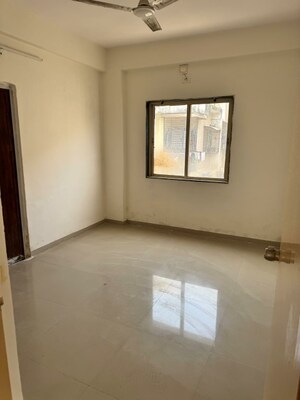 Room in 3 BHK Apartment at Thaltej – for Rent
