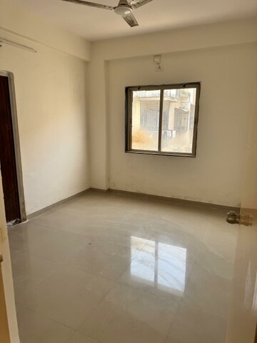 Room in 3 BHK Apartment at Thaltej – for Rent