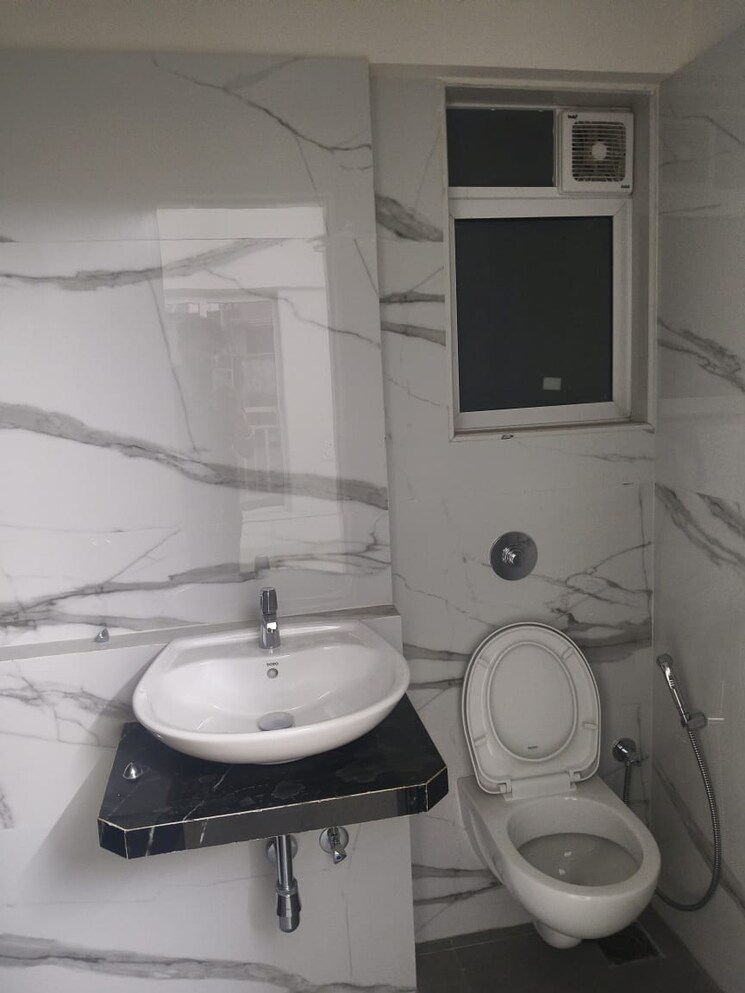 Bathroom, chandiwala-pearl-regency 1.5 Bedroom 450 Sq.Ft. Apartment In Andheri West Mumbai 9646946