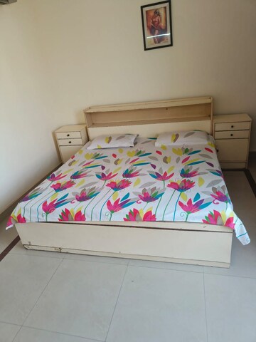 Bedroom in 3 BHK Apartment at Orchid Petals, Sector 49 – for Rent