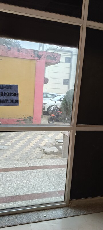 Building Lobby in  Office Space at Vardhman Star Shop Mall, Sector 19 – for Rent