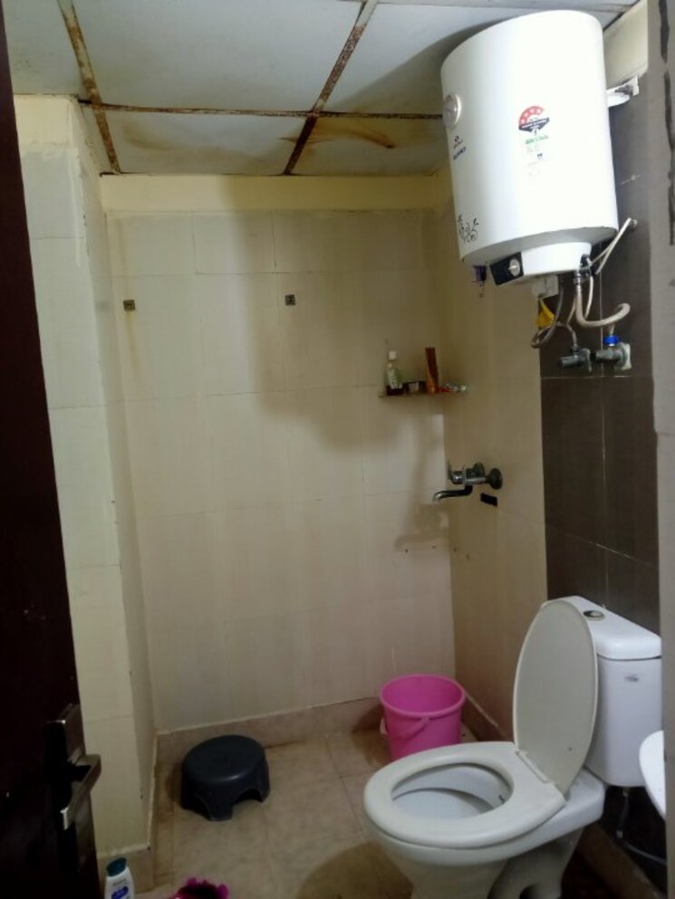 Bathroom, skytech-matrott 2.5 Bedroom 1150 Sq.Ft. Apartment In Sector 76 Noida 9647038