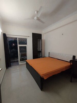 Room in 2 BHK Apartment at Jm Orchid, Sector 76 – for Rent