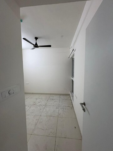 Room in 2 BHK Apartment at Godrej Green Vistas, Mahalunge – for Rent