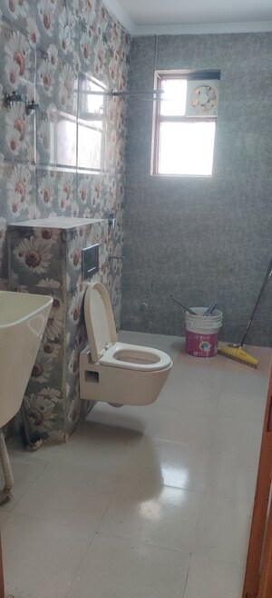 Bathroom in 4 BHK Builder Floor at Green Fields Colony – for Rent