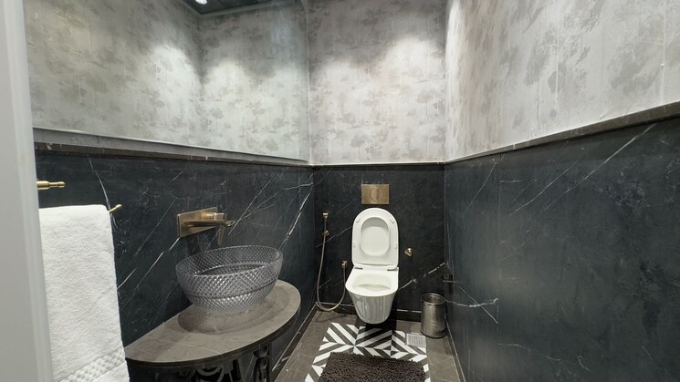 Bathroom, safdarjung enclave 4 Bedroom 3000 Sq.Ft. Apartment In Safdarjung Enclave Delhi 9647152