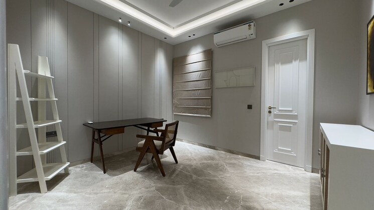  Parking, safdarjung enclave 4 Bedroom 3000 Sq.Ft. Apartment In Safdarjung Enclave Delhi 9647152