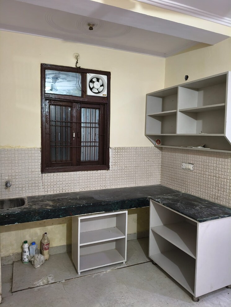 Kitchen, new ashok nagar 1.5 Bedroom 410 Sq.Ft. Builder Floor In New Ashok Nagar Delhi 9647181