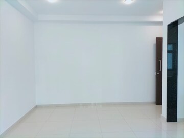 Room in 2 BHK Apartment at Lalani Velentine Apartment 1 Wing D, Malad East – for Rent