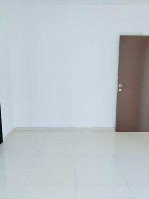 Room in 2 BHK Apartment at Lalani Velentine Apartment 1 Wing D, Malad East – for Rent