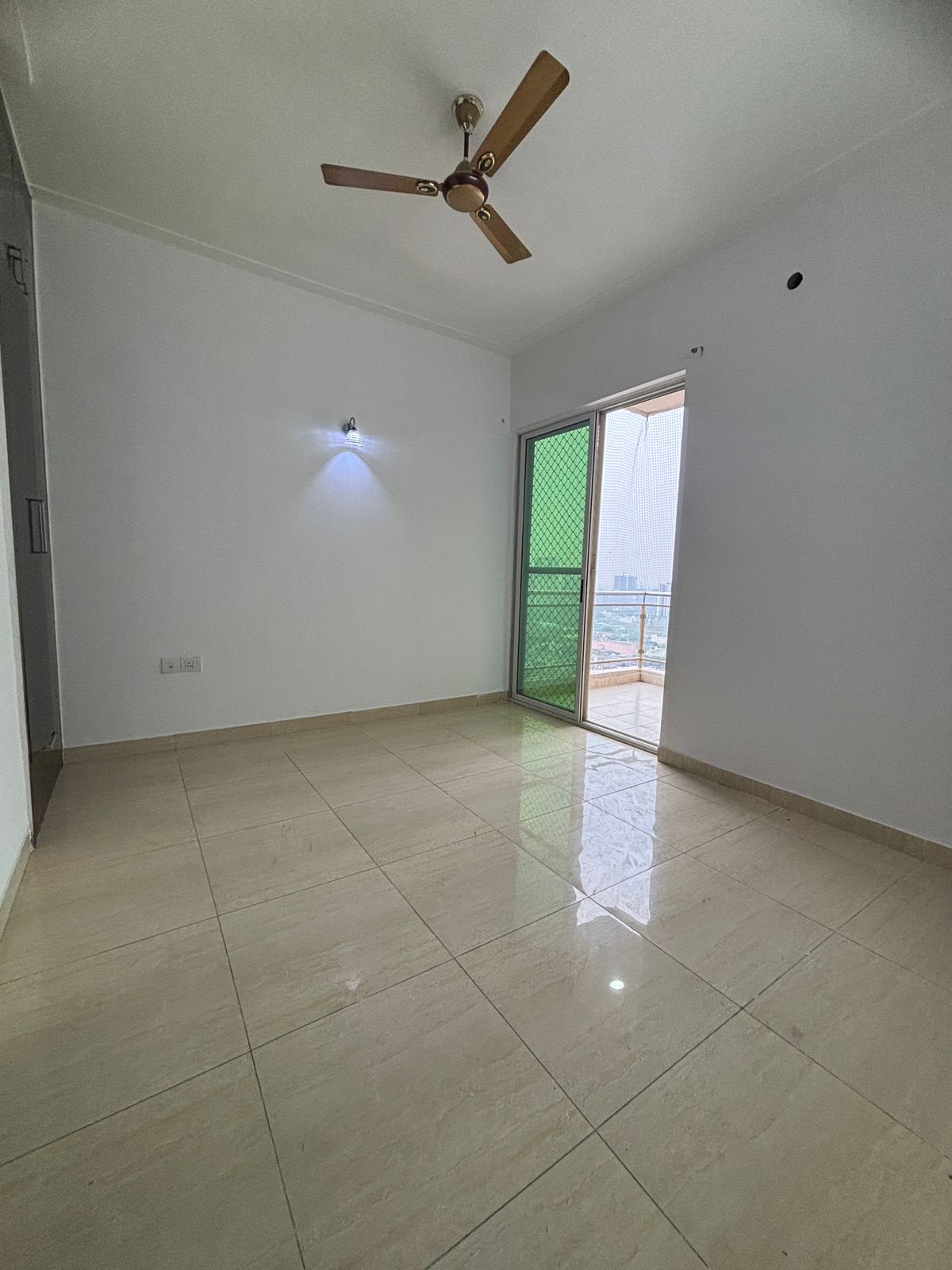 3.5 BHK + Servant Room Apartment For Sale in Amrapali Zodiac