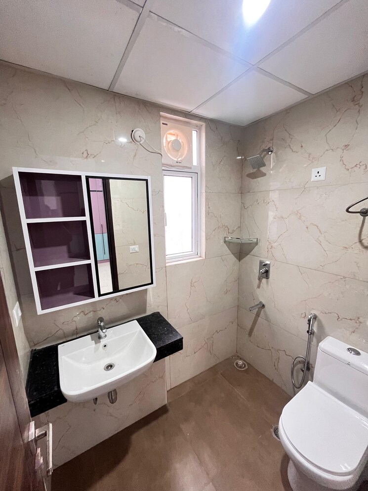 Bathroom, smart-world-gems 3 Bedroom 1494 Sq.Ft. Apartment In Sector 89 Gurgaon 9647221