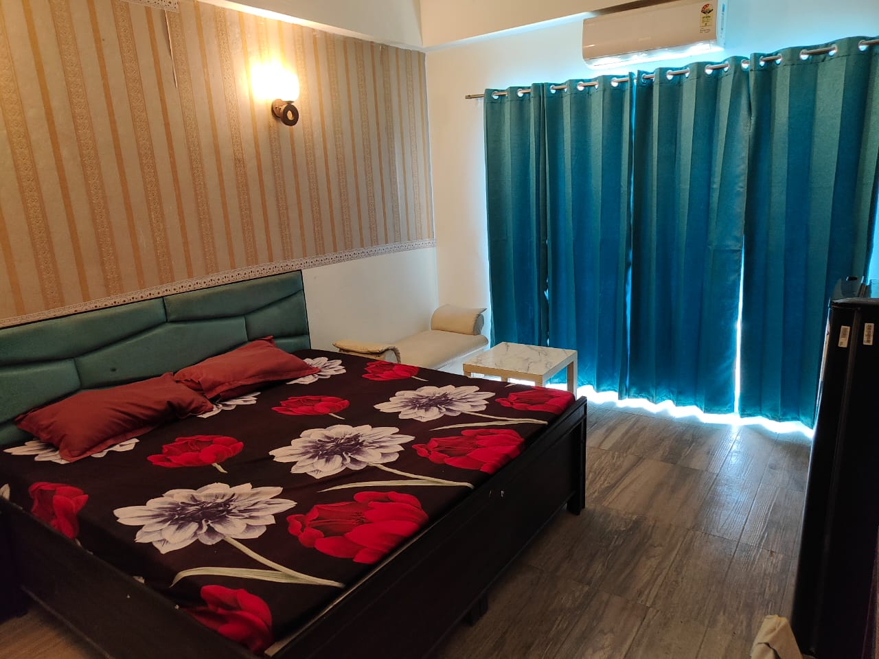 1 BHK Apartment For Rent in Paramount Golfforeste