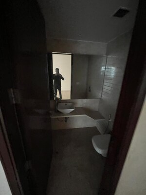 Master Bedroom in 5 BHK Apartment at Mahagun Marvella, Sector 78 – for Rent