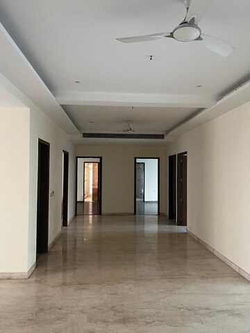 Room in 5 BHK Apartment at Mahagun Marvella, Sector 78 – for Rent