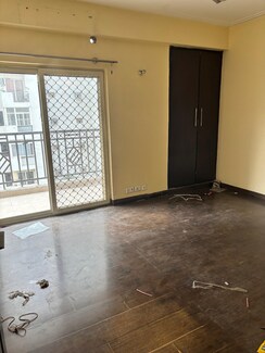 4 BHK + Servant Room Apartment For Sale in Amrapali Crystal Homes