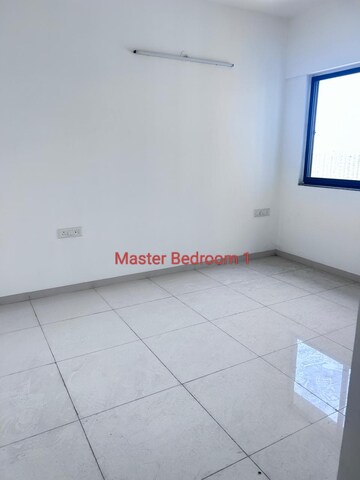Room in 3.5 BHK Apartment at Amanora Gold Towers, Hadapsar – for Rent